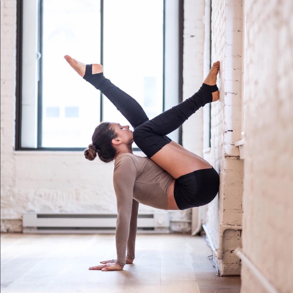 Alo Yoga Goddess Leg Warmers
